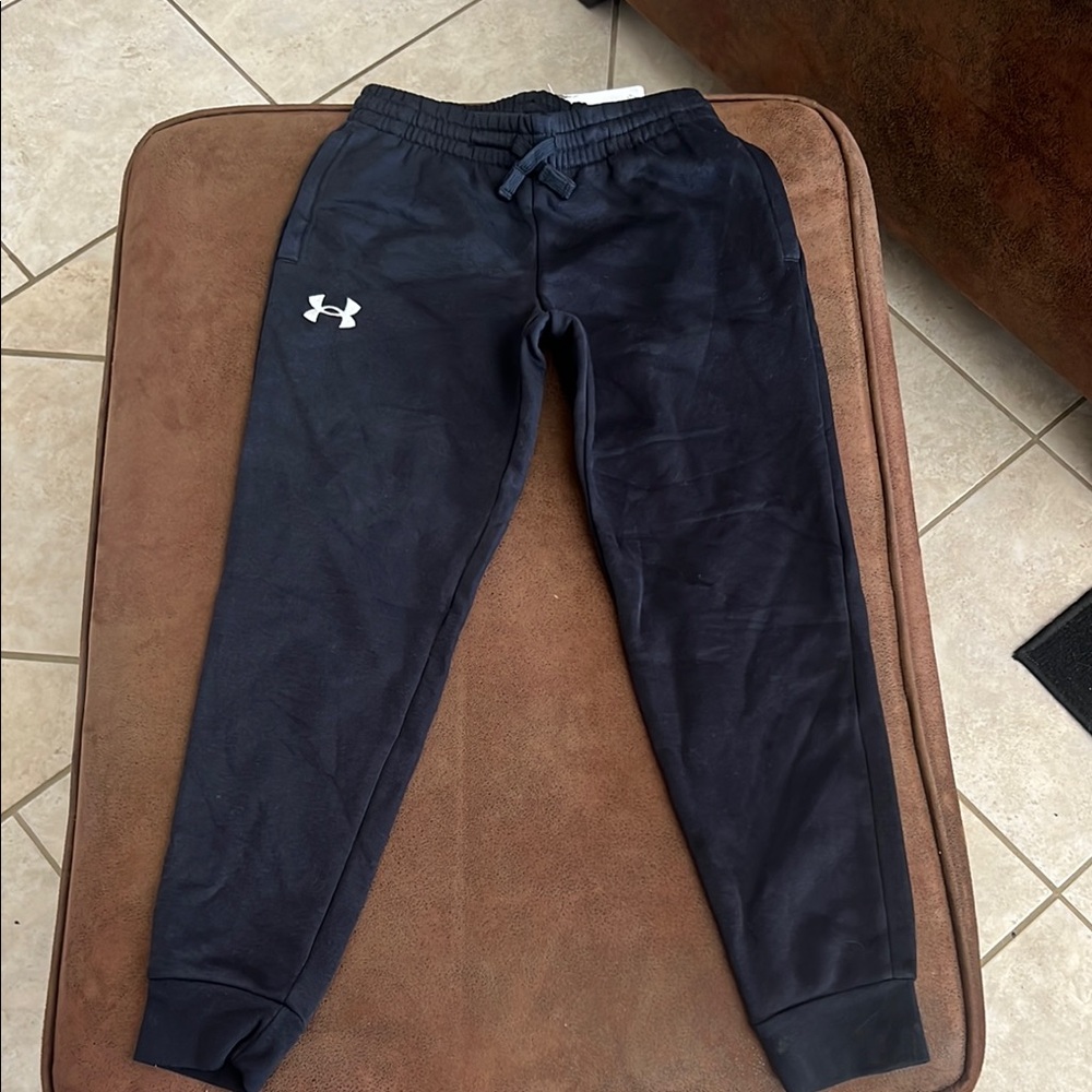 Under Armour Black Sweatpants Tapered Athletic Fit Size YS New With Tags